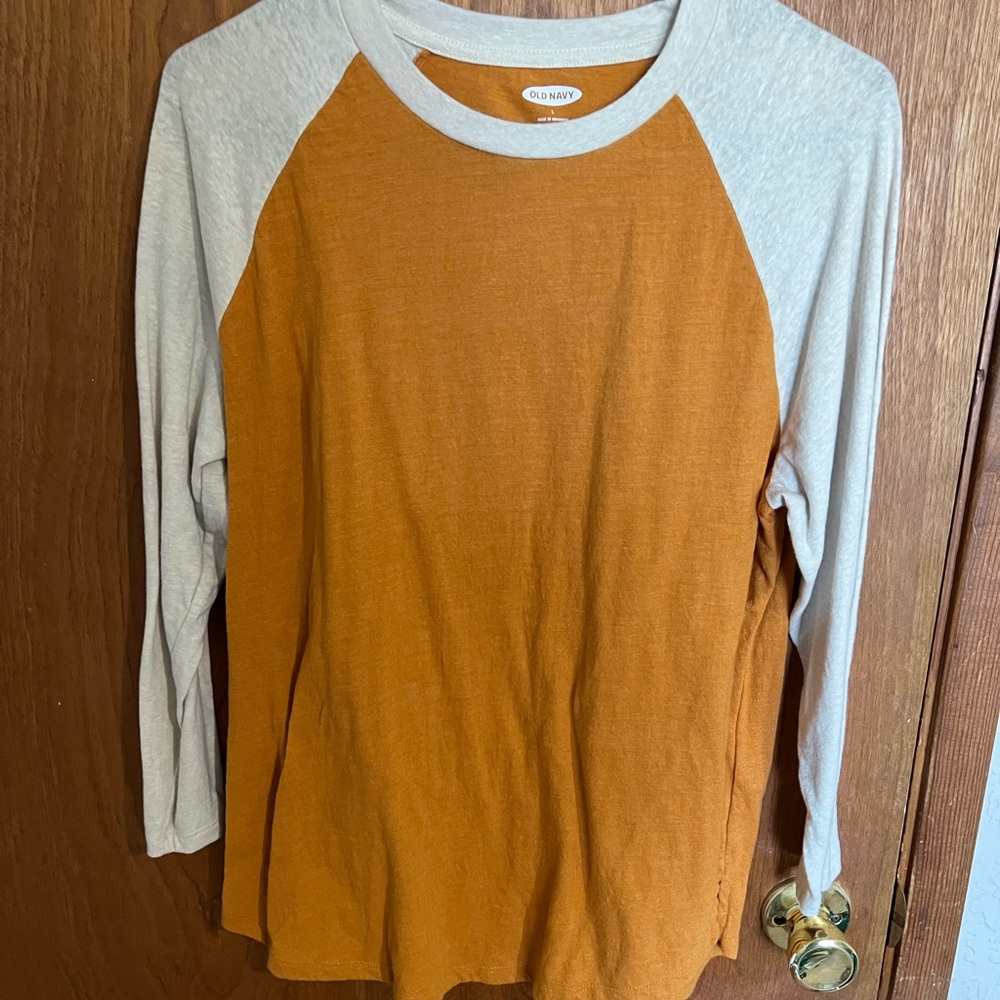 Cute mustard color  old navy 3/4 Tee, only worn once. Size large.